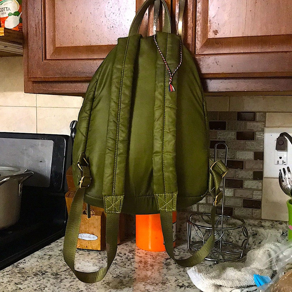 I’m selling a Urban Expressions green bag